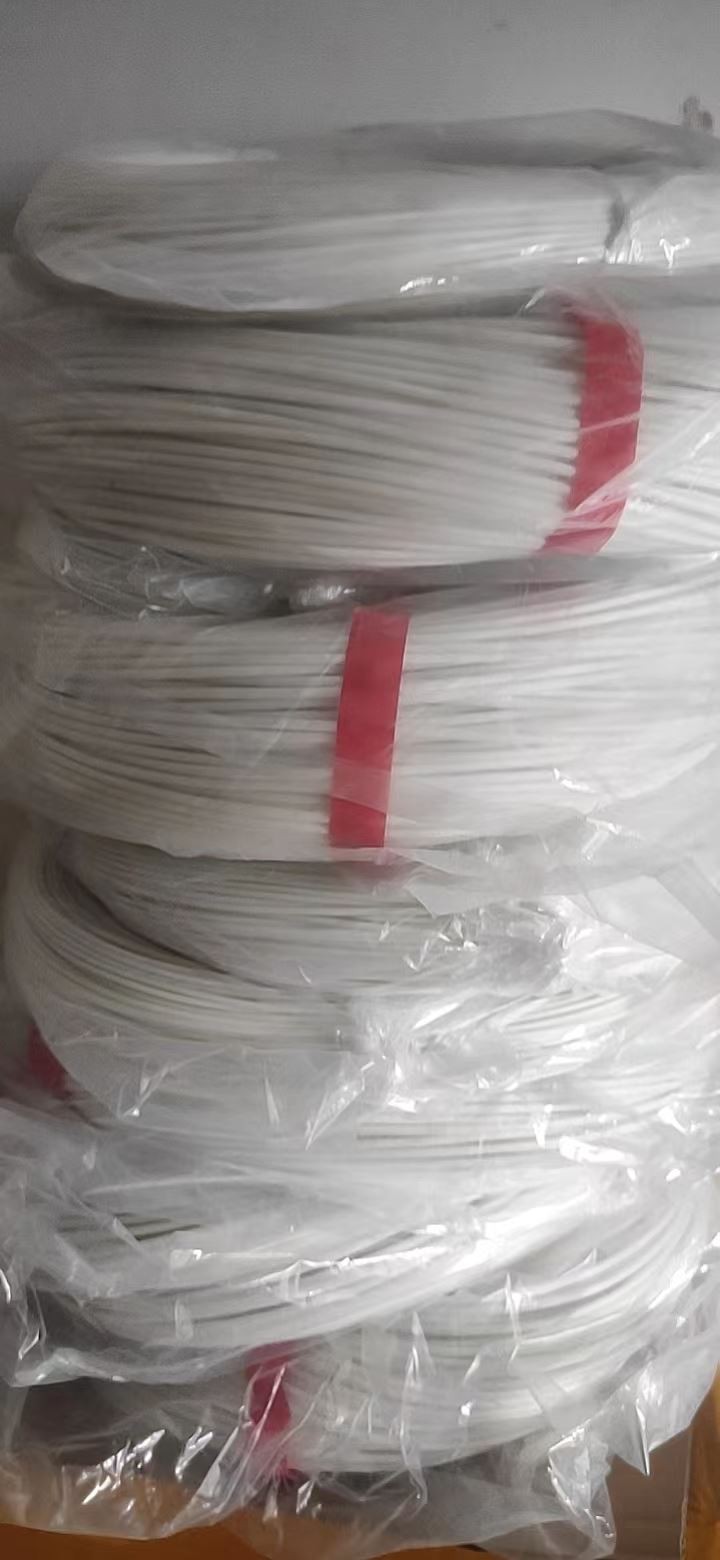 내부에서 튀니지 고객에 의하여 주문을 받아서 만들어지는 2000 미터 백색 보호 소매